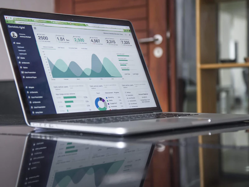 A laptop showing a live campaign performance dashboard